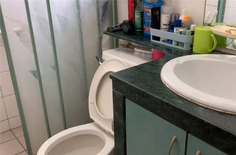 夫妻俩香港“郊区”39㎡小家：房子老旧却收拾得很整洁，乱中有序