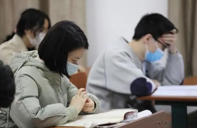 公务员考试中，文科生的优势可不容小觑，尤其这6个专业更易上岸