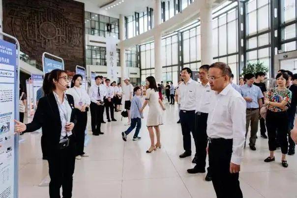 她说：“成为‘能源人’是一件很棒的事情！”