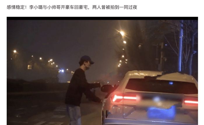 李小璐晒女儿假期生活，甜馨与宠物狗一起卖萌，上小学已经近视