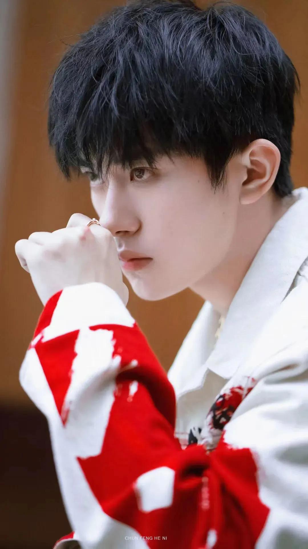 王俊凯易烊千玺王源高清壁纸，哪张壁纸最好看呢