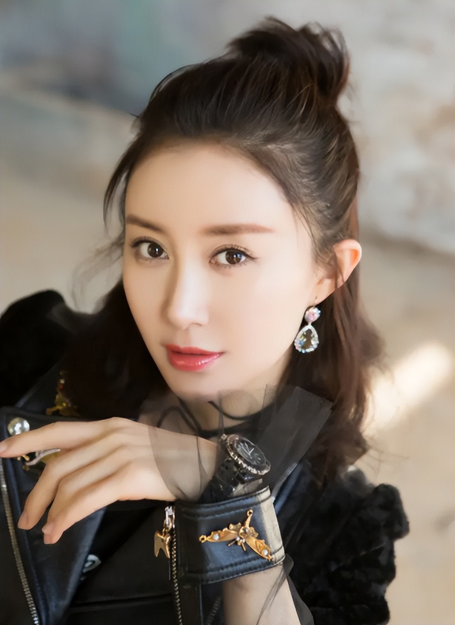 街头卖艺、卑微求职、卖货求生，这5位过气女星如今有多窘？