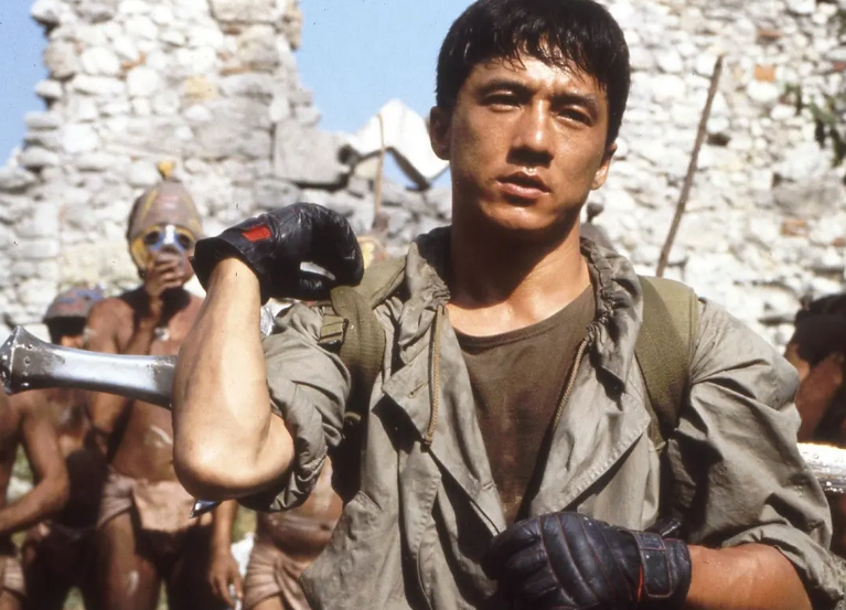 成龙意外受伤，钱小豪获得机遇，拍了部动作大片，影响了一个时代