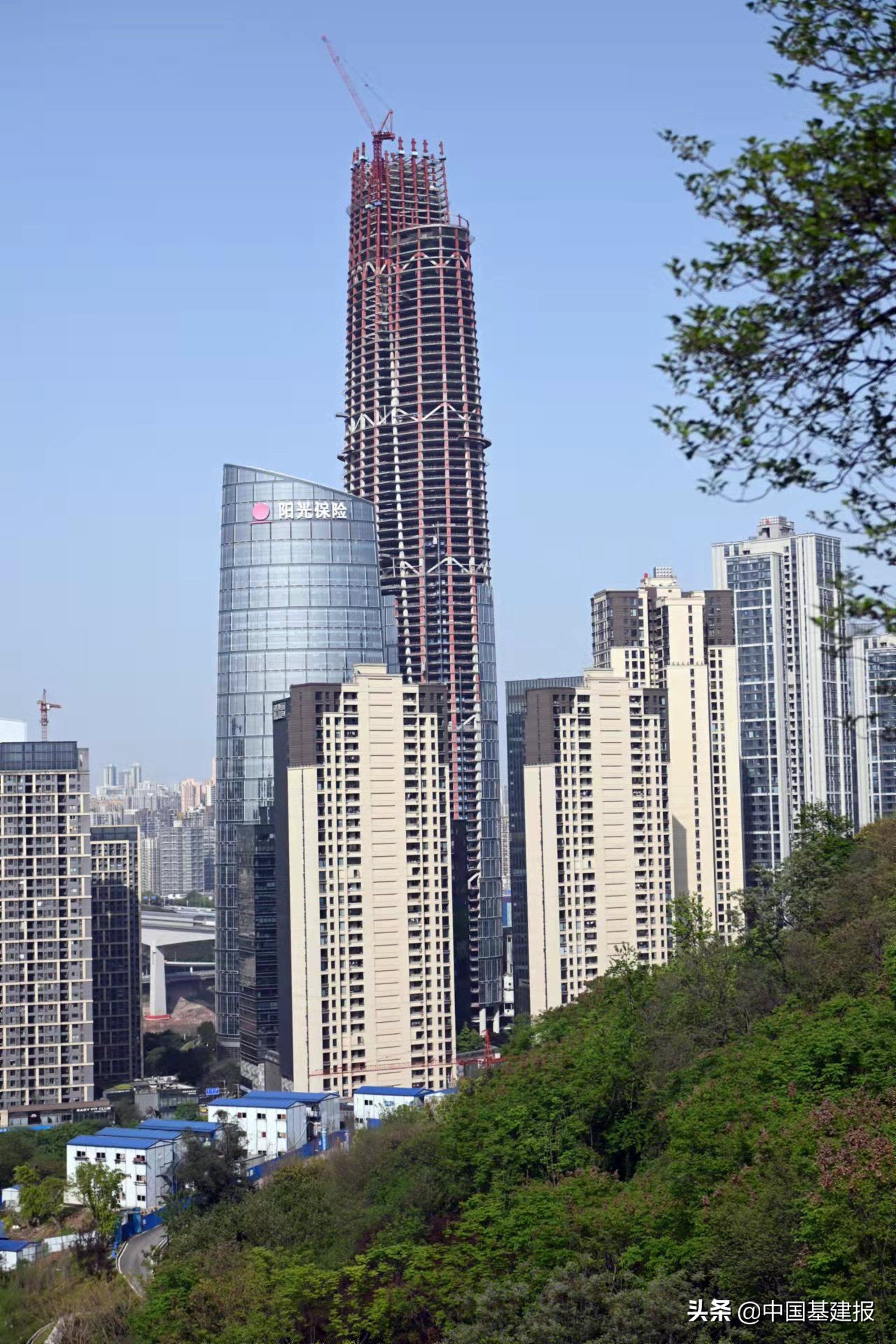 重庆在建第一高楼施工忙