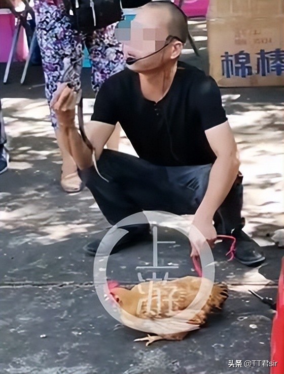 ����Ů�����ſڳ���һ���۾����ߣ�Ϊʲô�۾����߻ᵽ������У�