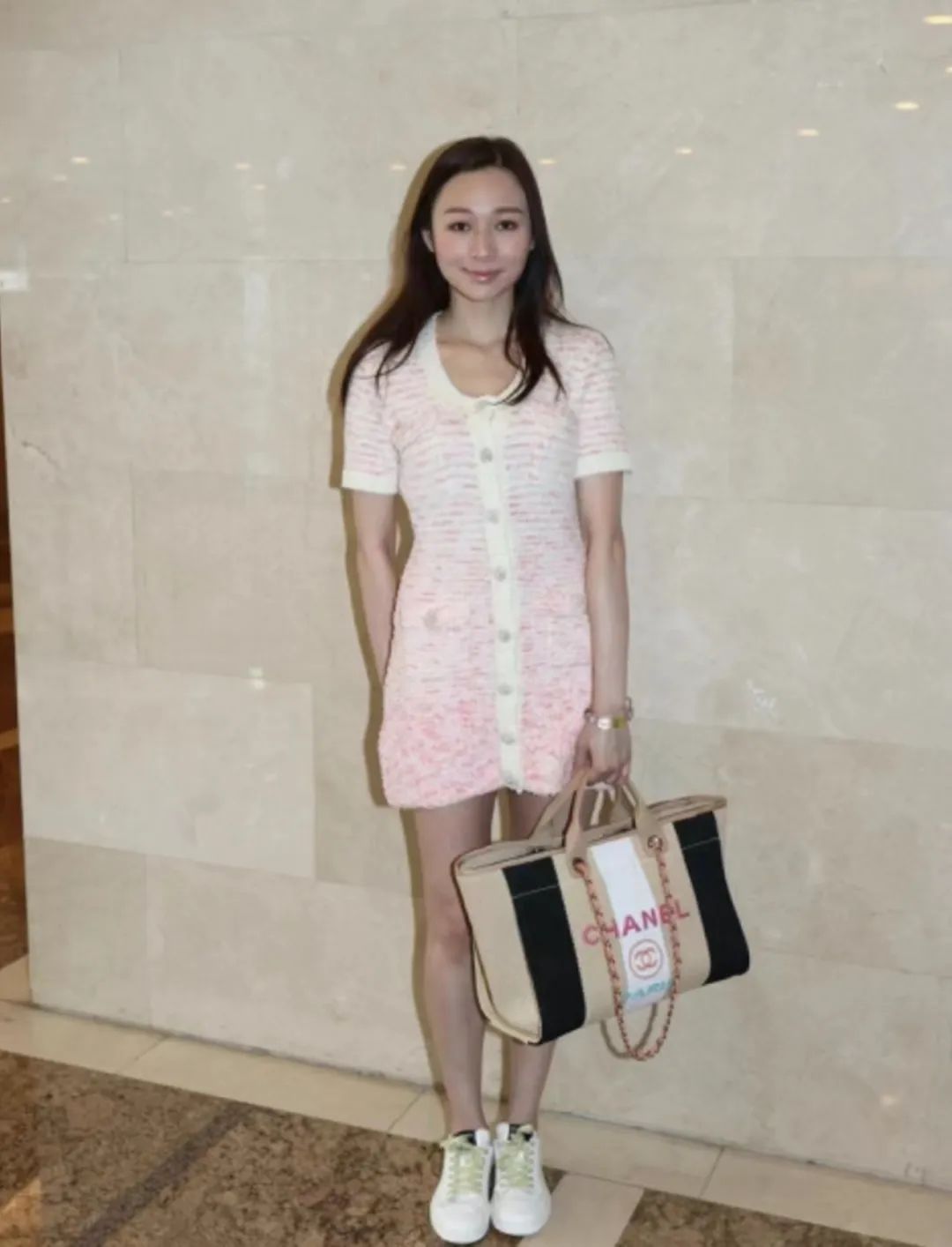 ​港娱圈审美太拉垮，入围港姐进行形象大改造，造型不如原来模样