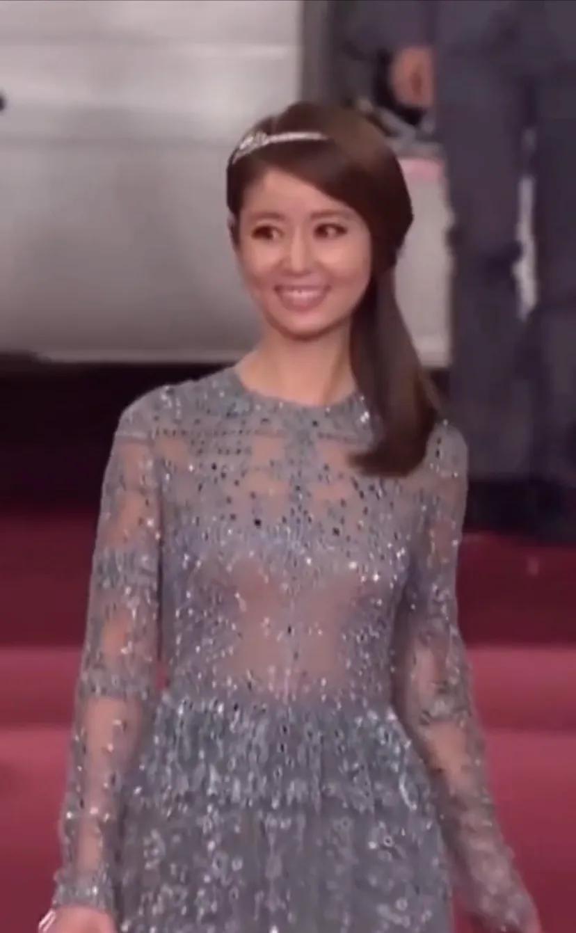 林心如久违参加活动，40几岁还像个小姑娘，保养得真好