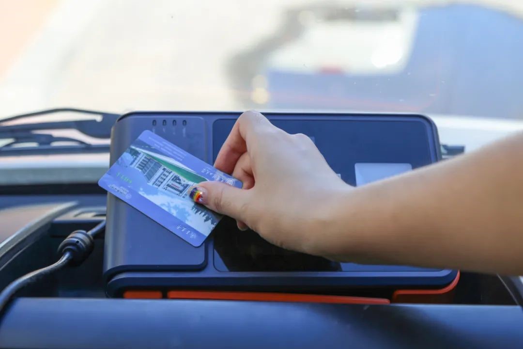 “面朝”大海，坐拥网红咖啡馆！大连一高校“精致生活”曝光，网友：太羡慕！