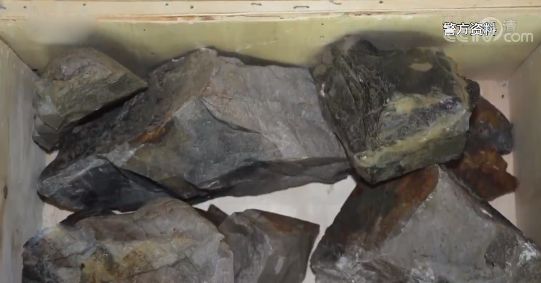 2017年，拉萨一老板用飞机托运30公斤黄金，到站发现25公斤变石头