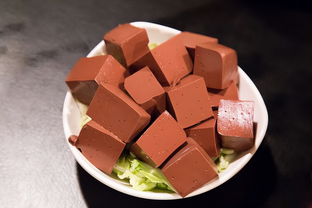 吃了猪血,鸭血后大便发黑,是不是肠胃在排毒?告诉你正确答案