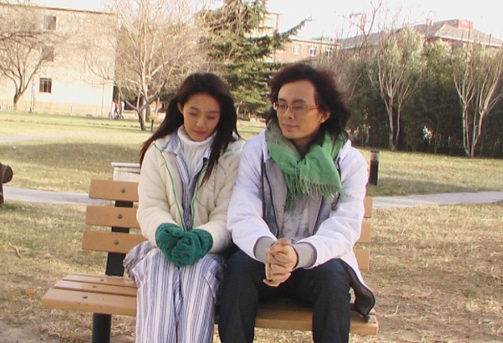 “那坟前开满丁香花”，20年前爆红的《丁香花》，唱的亡者是谁？