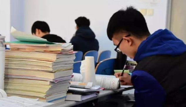 研究生学制面临新调整，部分院校将在2022年实施，考研党拍手叫好