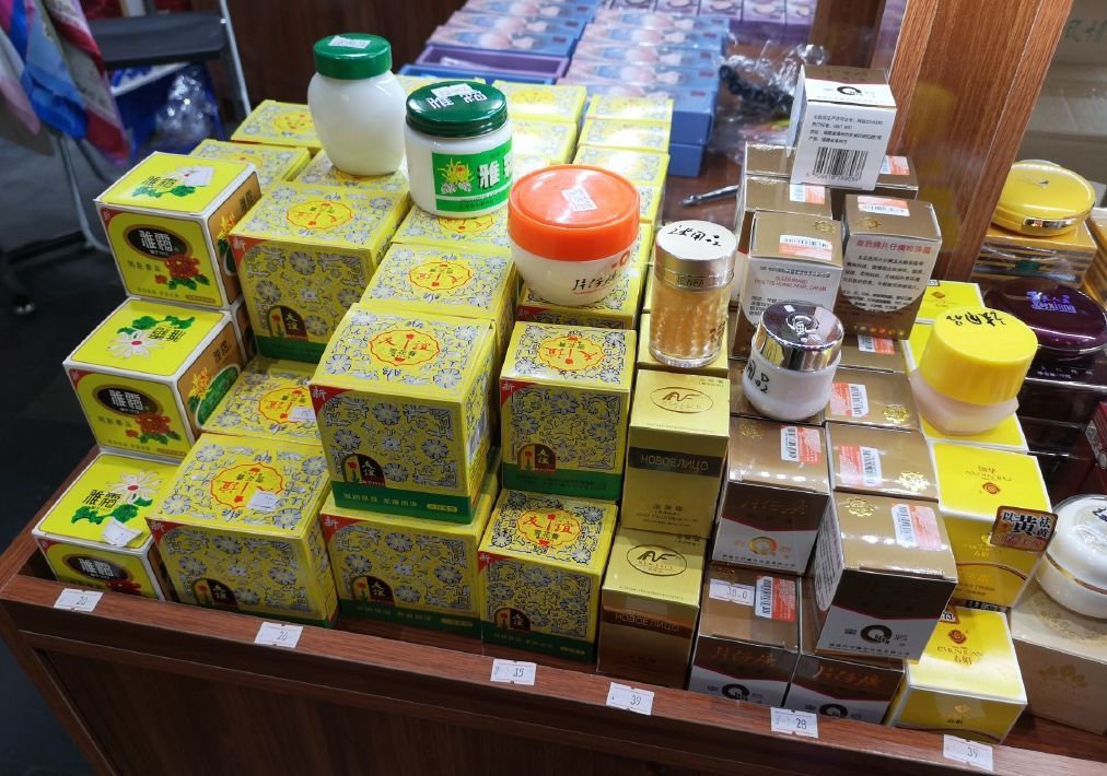50岁女人，买护肤品别太看重品牌！这5个老国货，抗老效果很不错