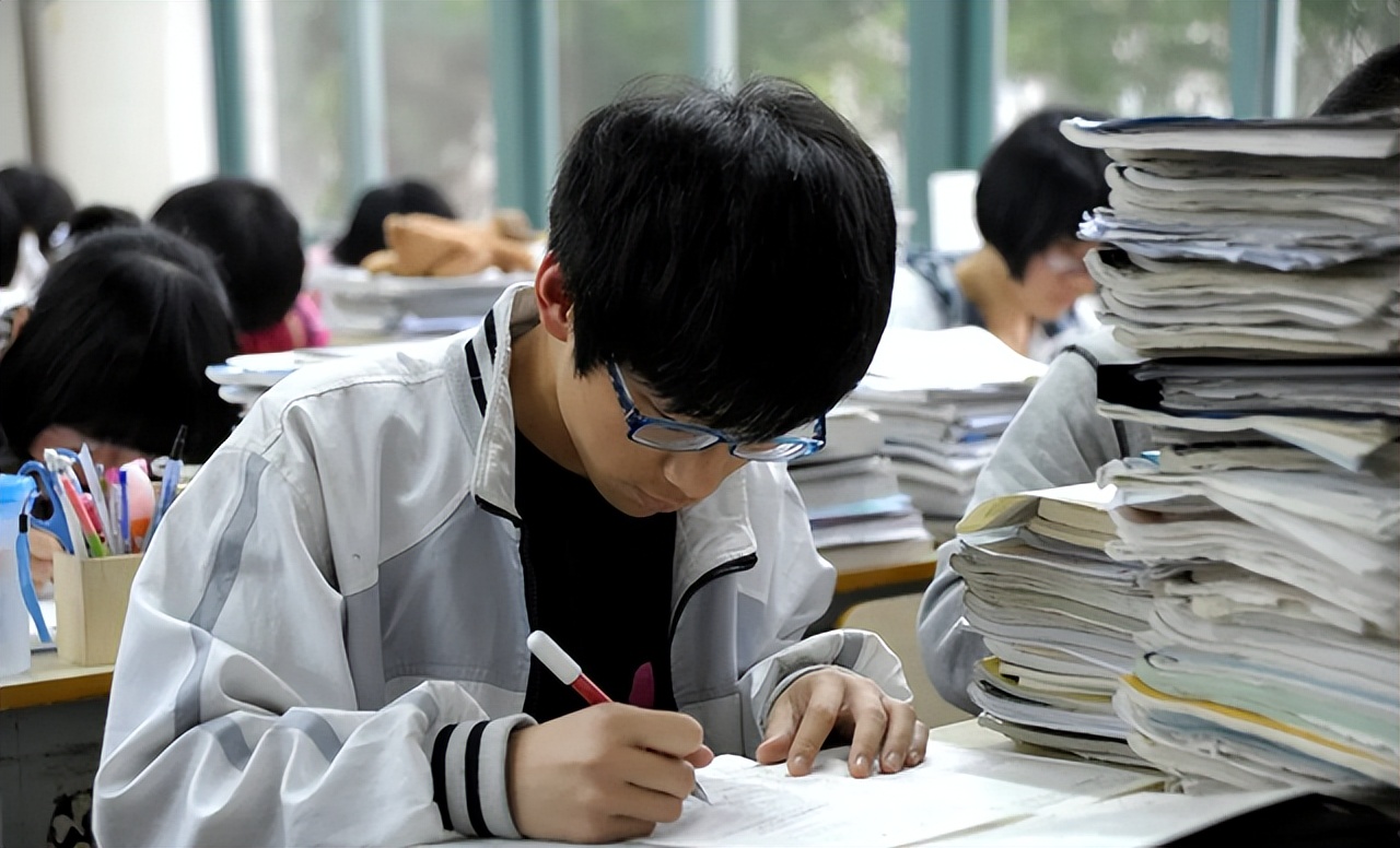 不仅考研有大小年之分，高考也一样，可从这几方面可寻其规律