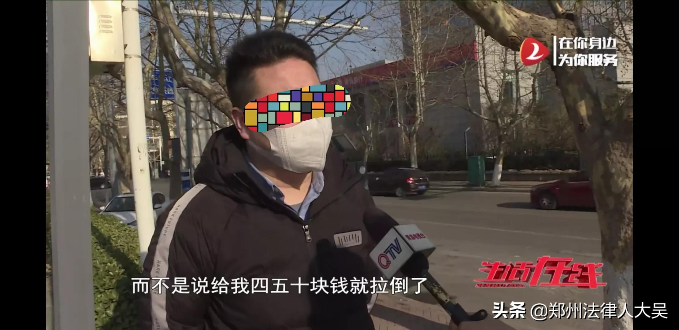 青岛网约车司机提醒系安全带被群殴报警,女乘客道歉不成当街脱衣