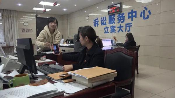 2018年，老太太化身少女与丈夫网恋骗200万，男子：报警，离婚