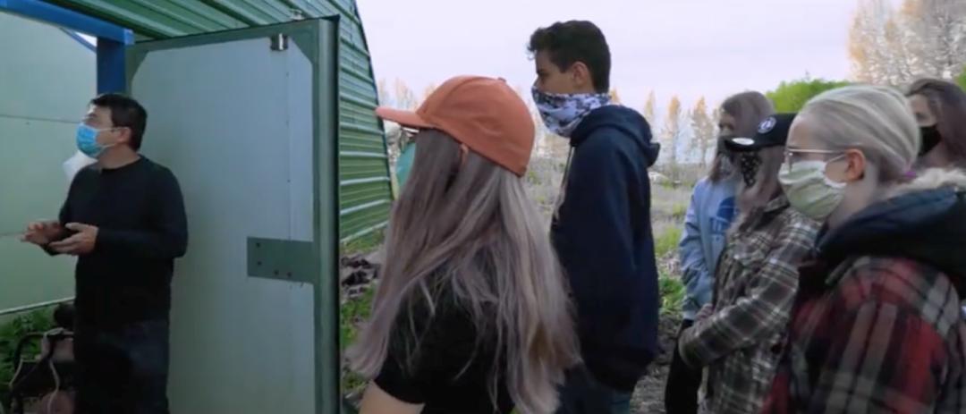 北大毕业后，他去了加拿大种菜：“义无反顾，没有想过再回国”