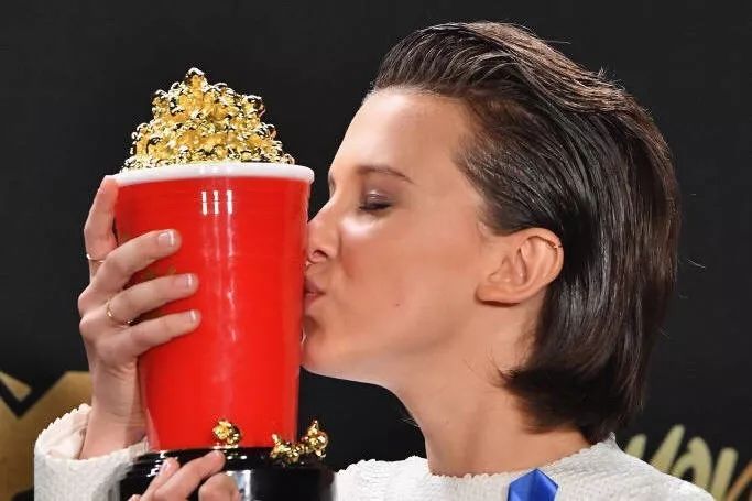 18岁看起来像38岁，满满灵气红遍全球的童星，这就到了颜值的尽头