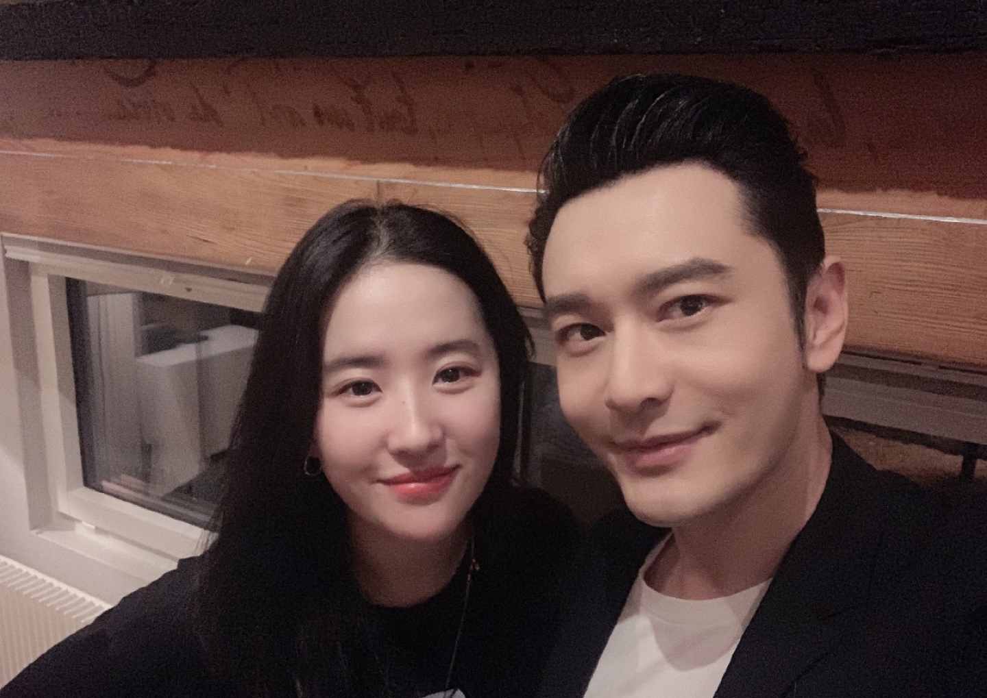 有一种“暖”叫善良，黄晓明救人，岳云鹏挡酒，个个细节见人品