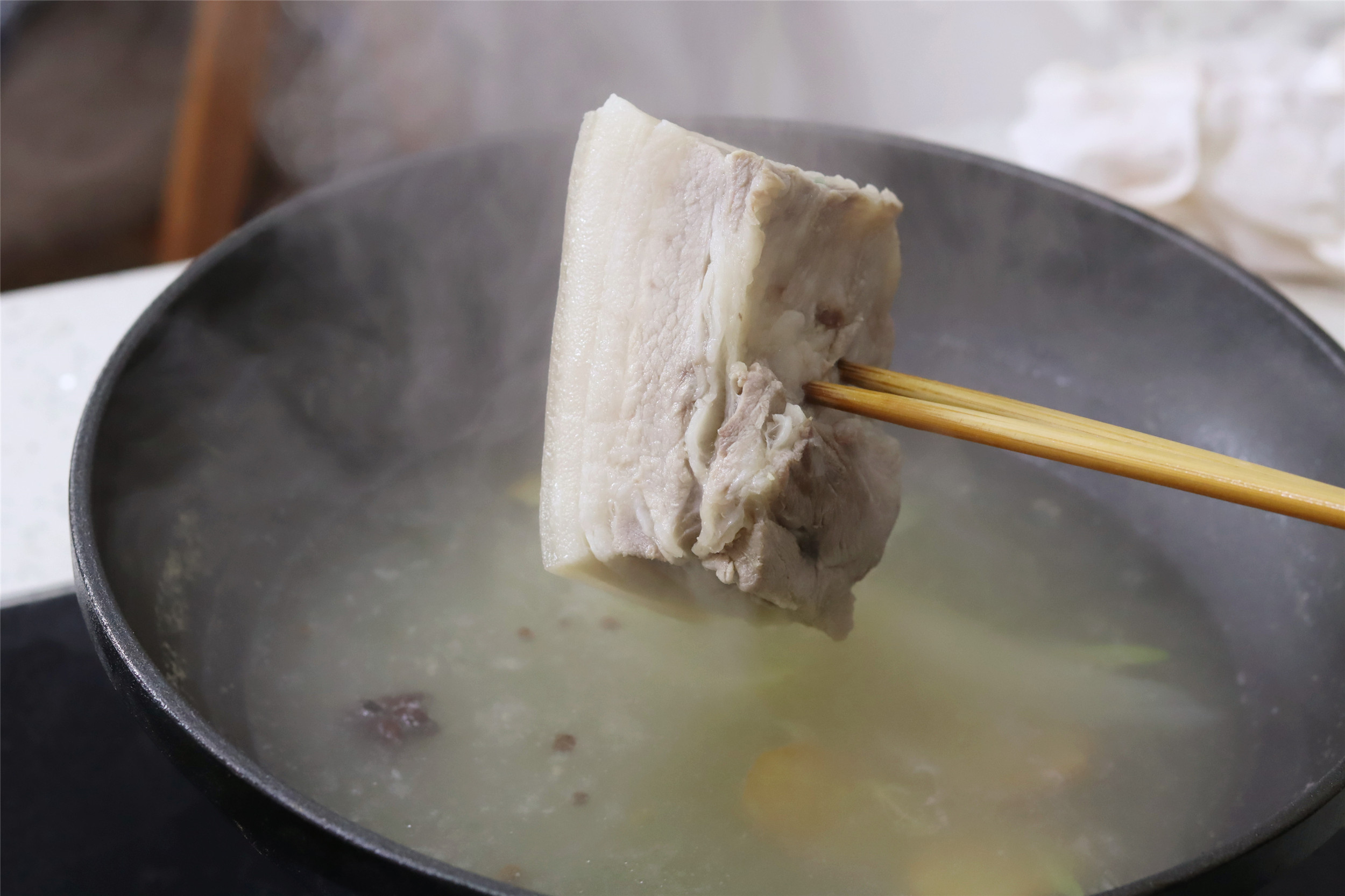 再给年夜饭加道菜，蒸腐乳肉别只会加腐乳，香味不够，教饭店做法