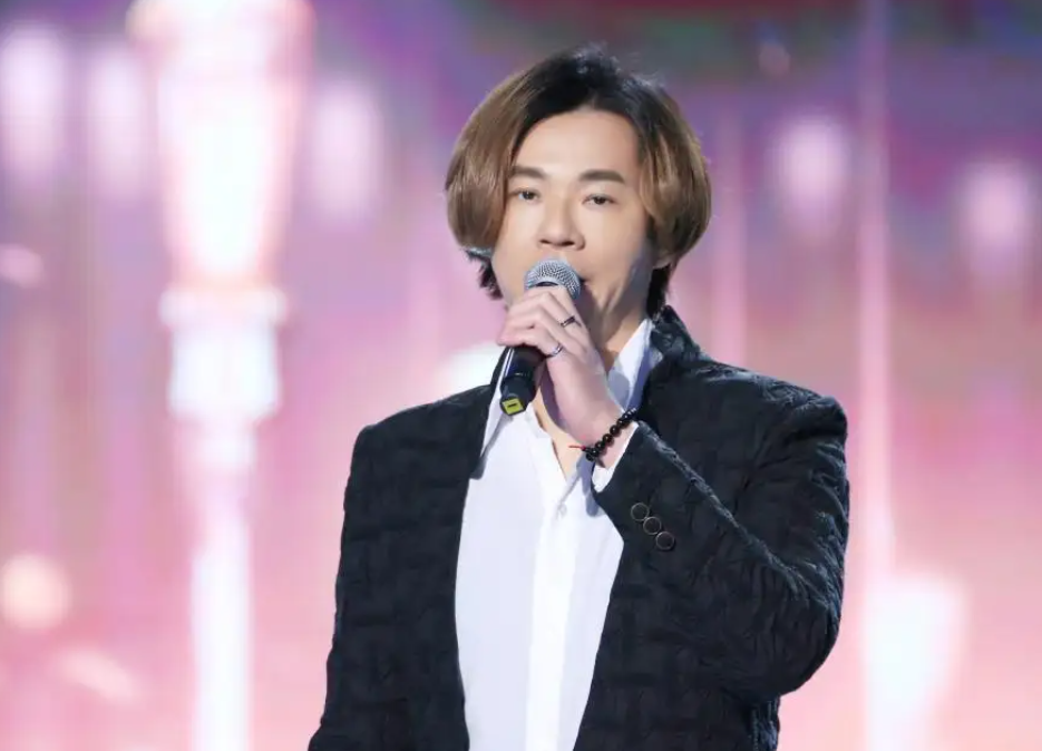 同样自曝工作变少没收入，刘维积极寻找出路，上官喜爱却在卖惨