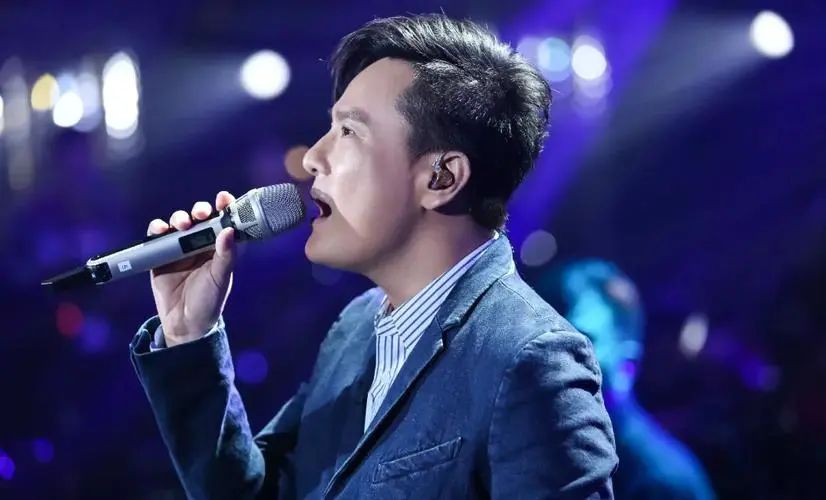 5位年过半百单身无子的男明星：周星驰让人遗憾，张信哲为情所伤