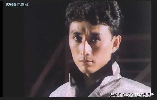 《摇滚青年》，其实是一个跳霹雳舞的青年，不过他的态度很摇滚