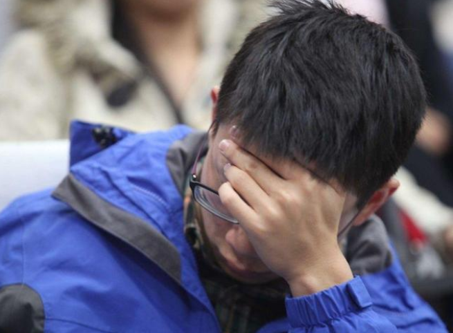 “大学生毕业后先在家啃老3年”，复旦教授奇葩言论，引大众不满