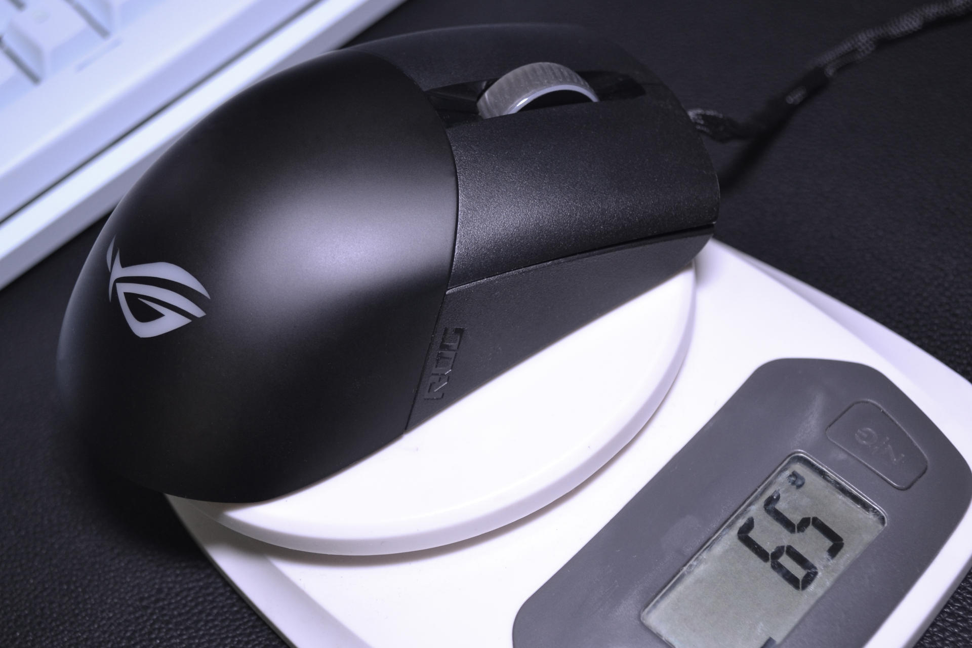 轻度日常玩家陷入电竞信仰 ROG玩家国度月刃游戏鼠标