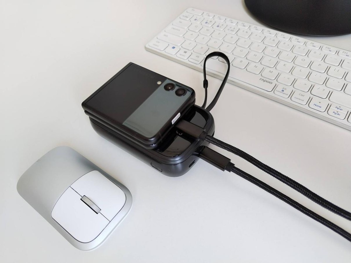 倍思Q数显快充移动电源——苹果安卓完美兼容，双机党必备掌中宝