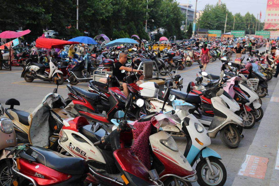 回收废旧电动车有多暴利？我们拿它当废铁，有人却靠它年入百万