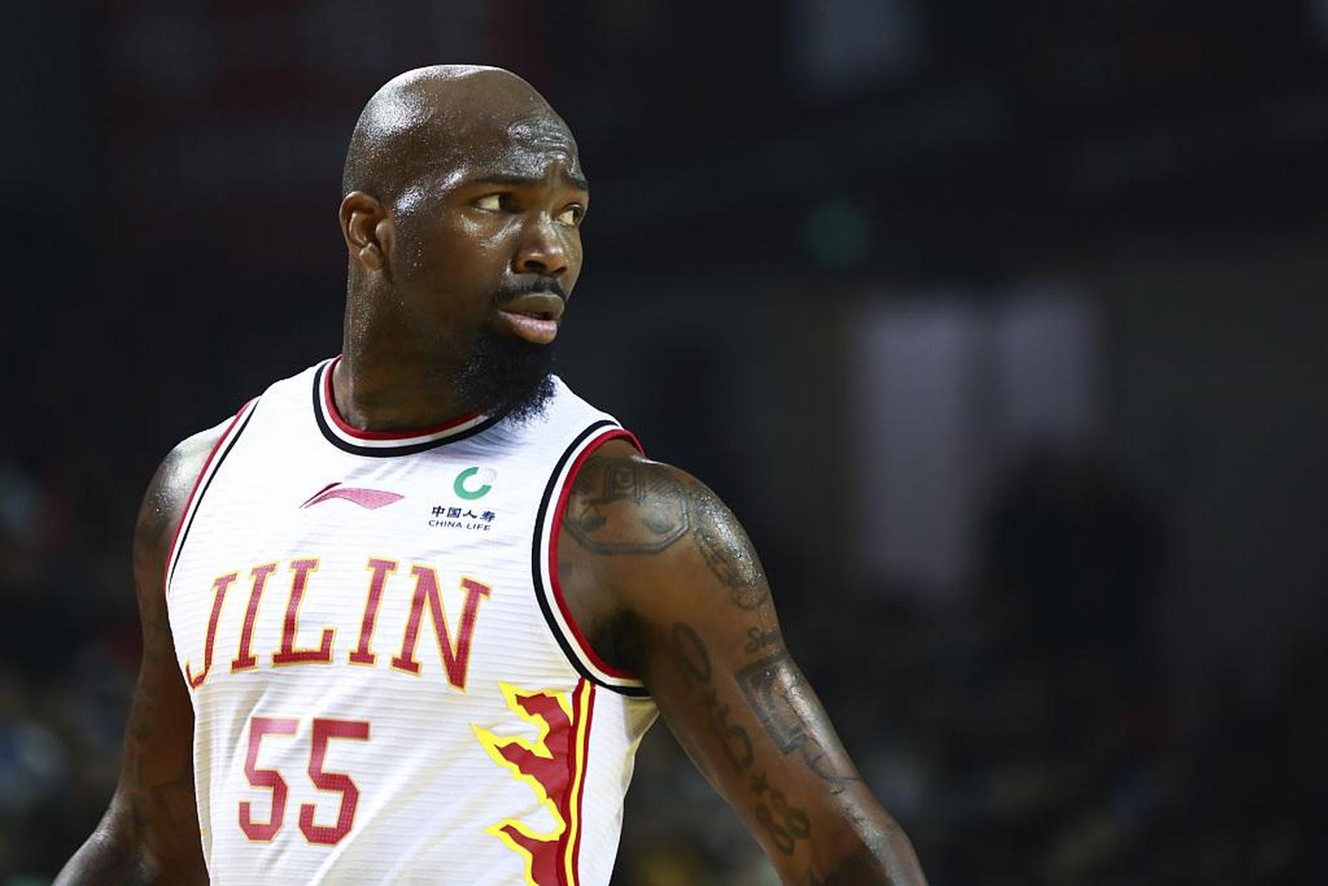 说到多米尼克·琼斯,大部分人的第一反应便是他上场nba的第一个赛季就