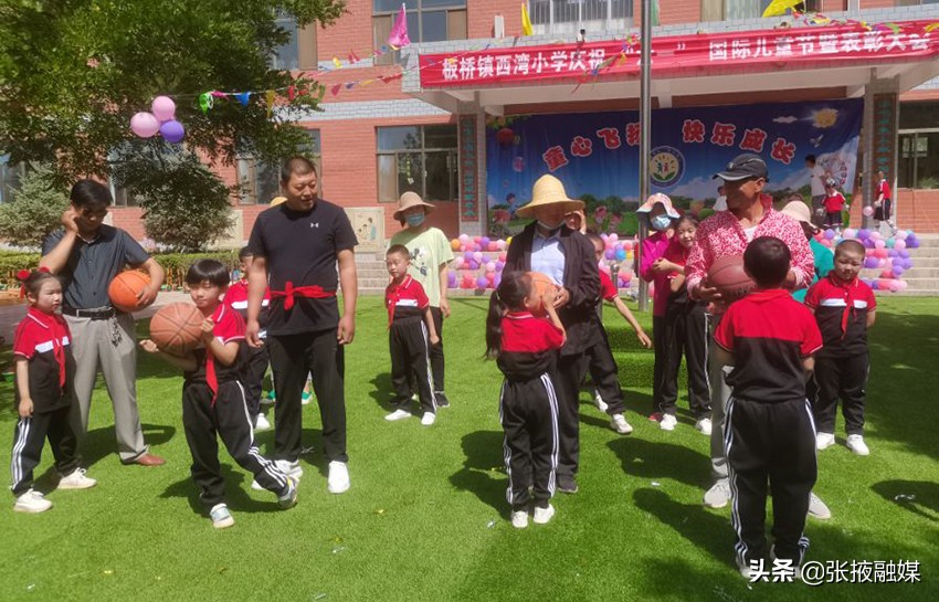 臨澤縣板橋鎮(zhèn)西灣小學(xué)多彩活動“慶六一”(圖2) 臨澤縣板橋鎮(zhèn)西灣小學(xué)多彩活動“慶六一”(圖2)