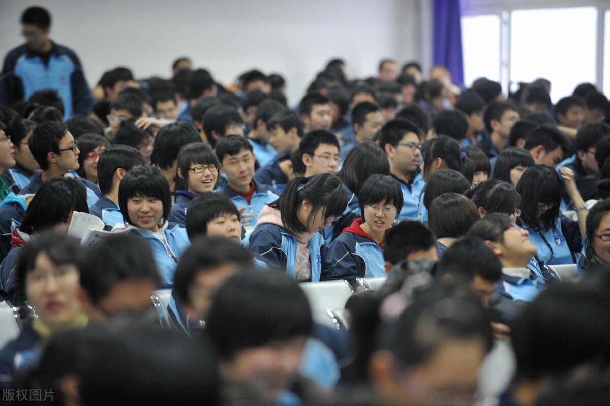 被指“差生”代名词，就业起薪近七成不足三千！中职生出路何在？