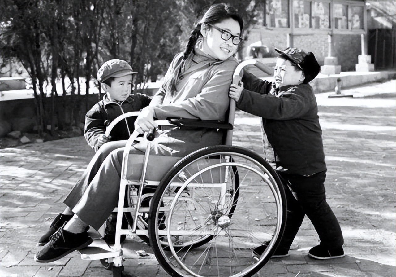 张海迪：5岁截瘫被医生断言活不过27岁！现年过六旬仍在发光发热