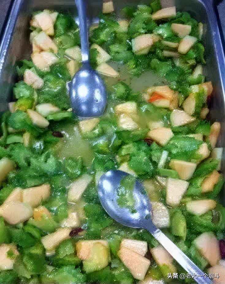 那些爆红网络的大学食堂的奇葩菜，这些黑暗料理能吃么？