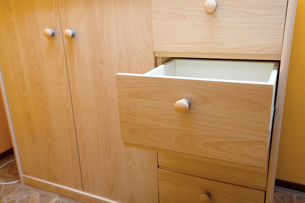 用木蜡油涂刷过的实木衣柜该如何保养？这七点要注意