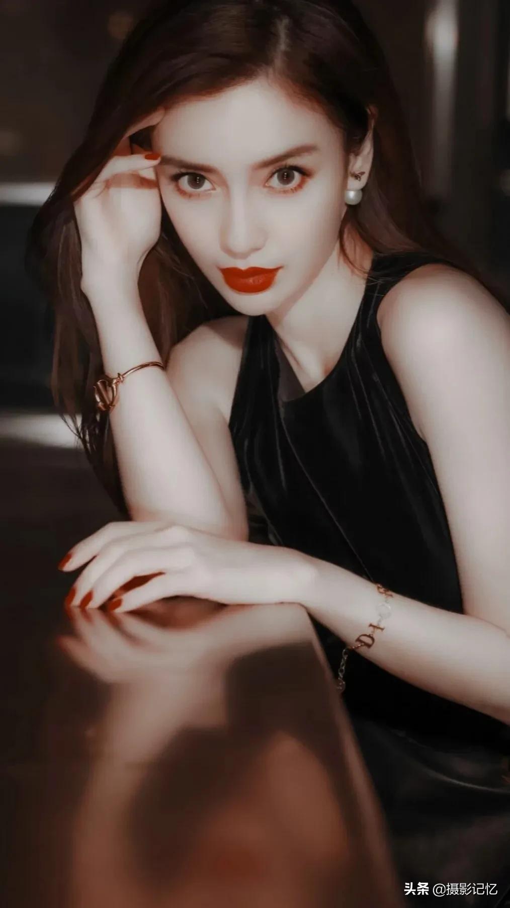 杨颖：回眸一笑胜星华