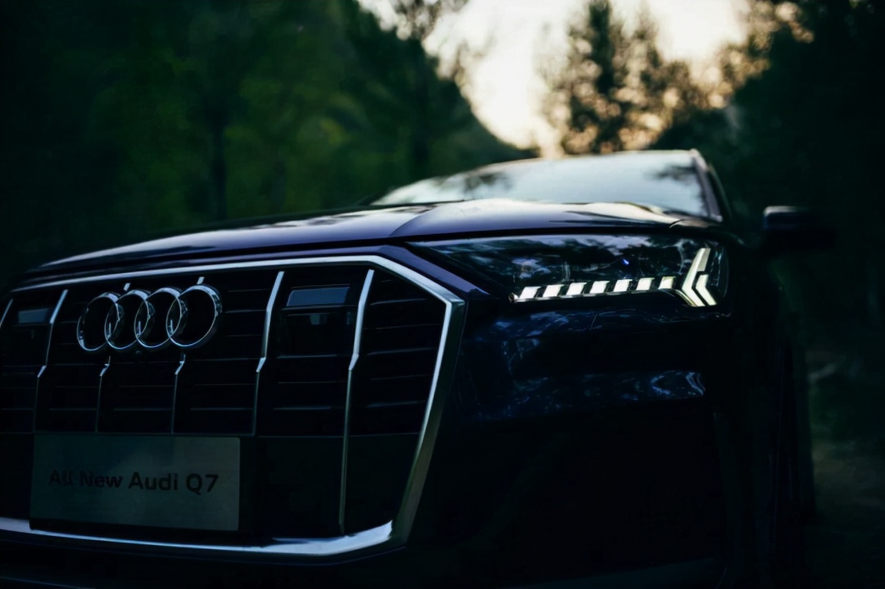 降到55万还是卖不过70万的宝马X5？奥迪Q7这次真的emo了