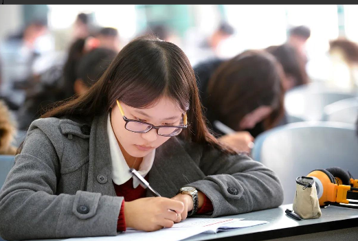 上大学没用？高学历的人还不是给低学历的人打工，过来人说出真相