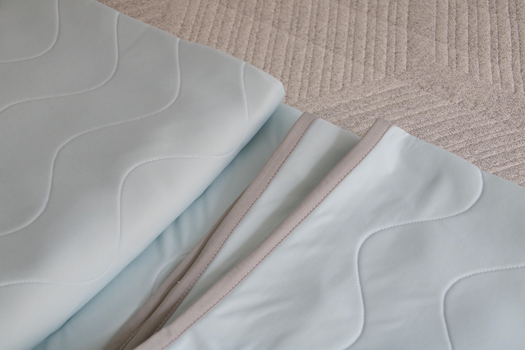 小米生态链企业8H推出夏日床上黑科技产品，两面属性对应不同需求