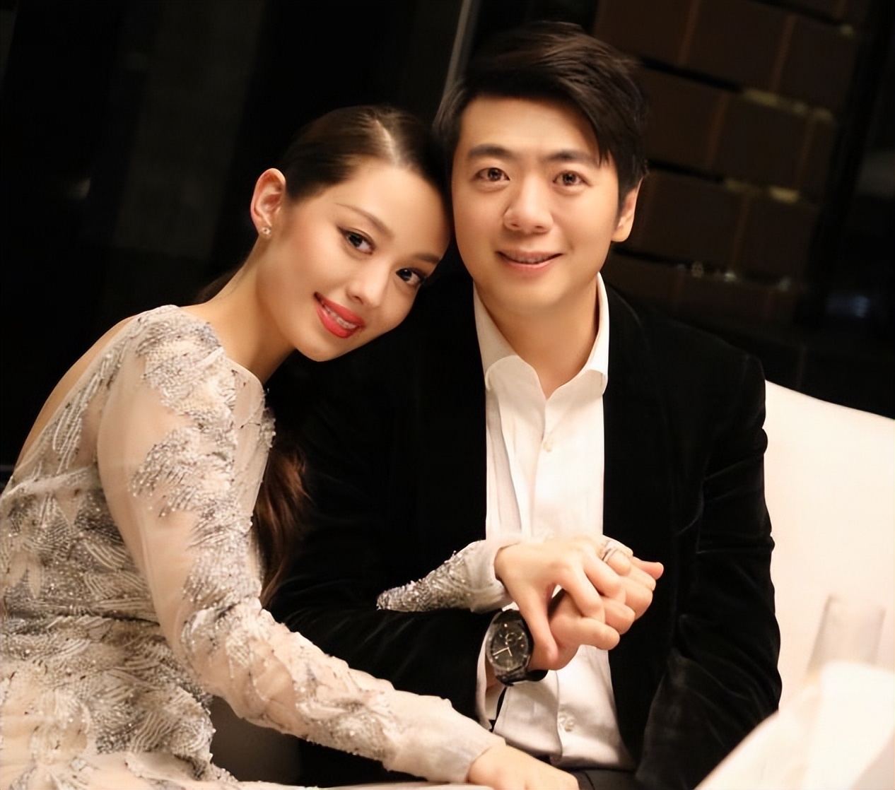 世界冠军李小鹏入选国际体操名人堂，却因妻子被群嘲，现状太解气