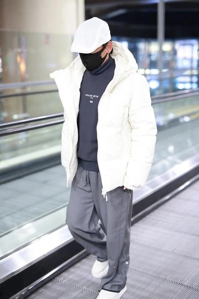 穿羽绒服配阔腿裤好洋气(穿羽绒服配阔腿裤好洋气图片)