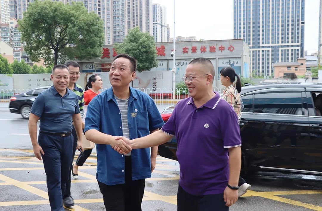 湖南省政协社会和法制委员会副主任钟钢一行莅临绿之韵