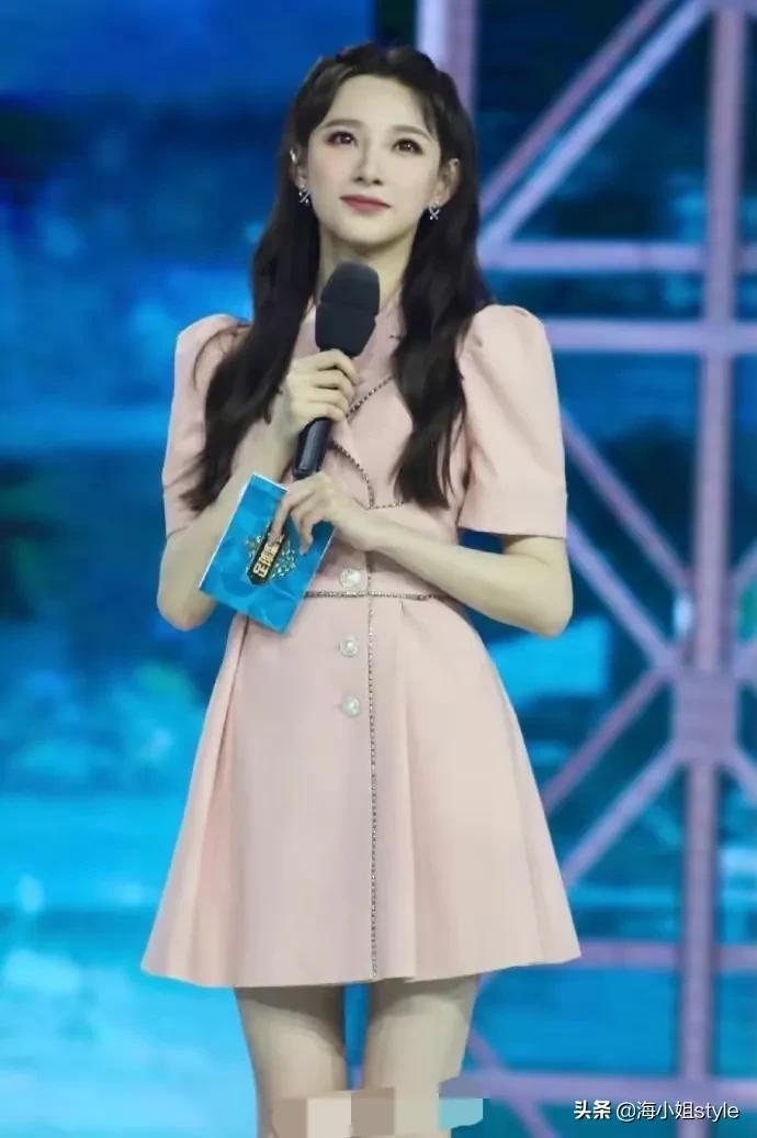 主持央视春晚的六大美女，李思思颜值担当，新人马凡舒抢镜