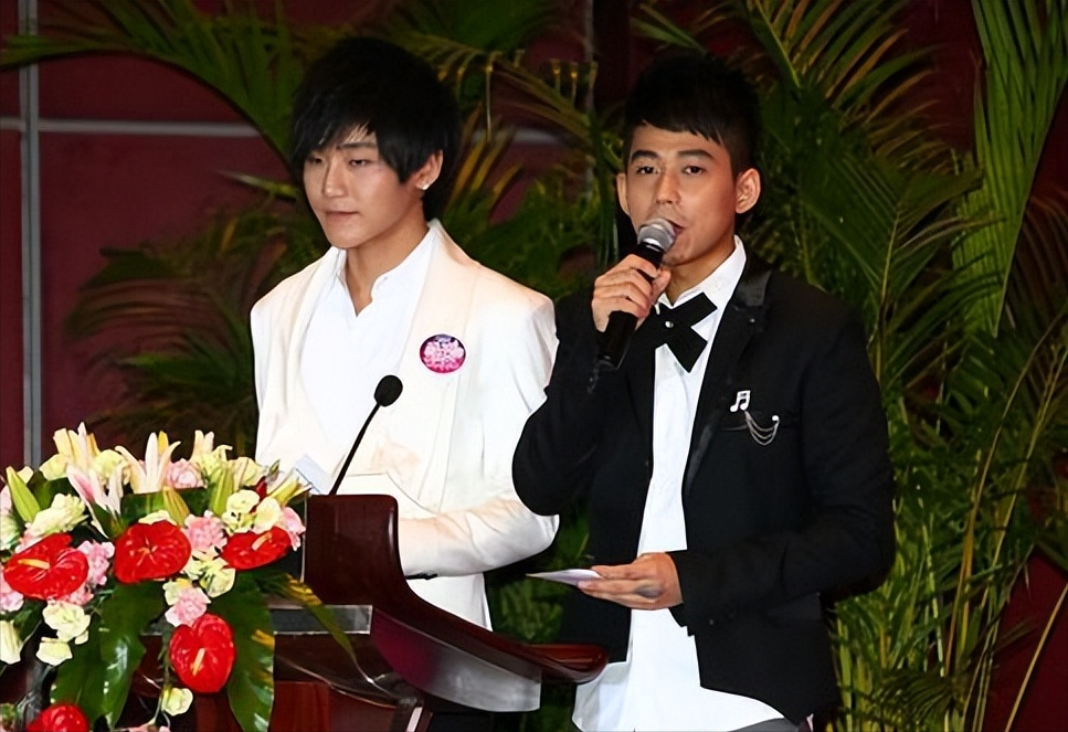 男明星撕X简直不要太精彩，人手一出大戏，女明星们比不了