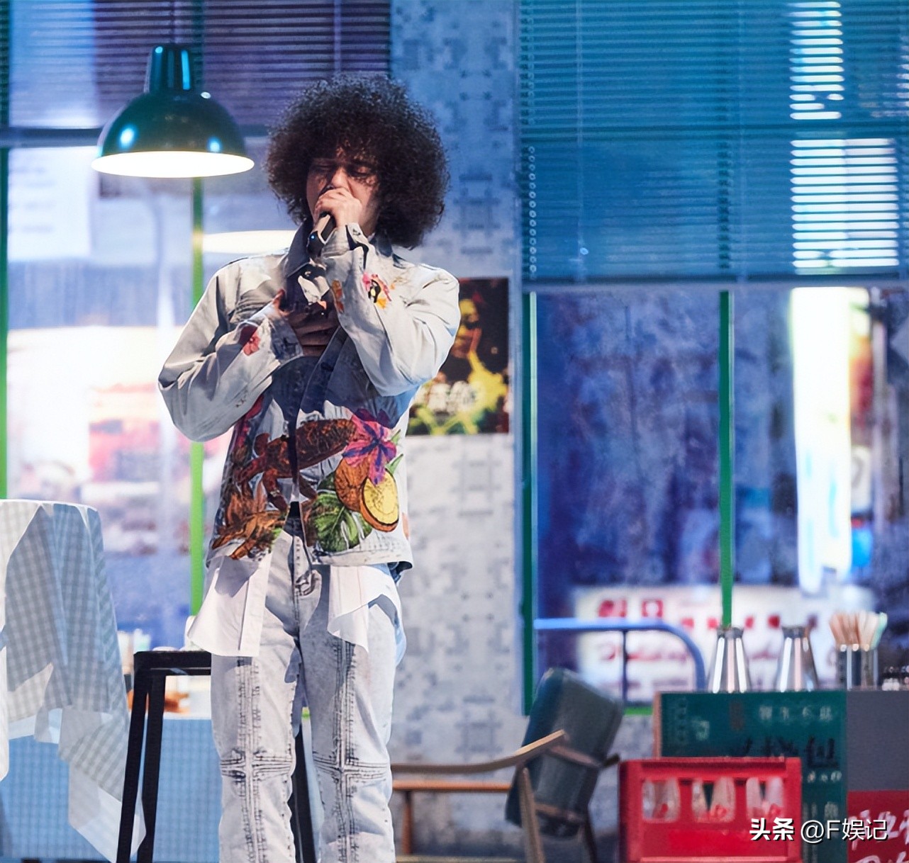 曾比特参加一个内地节目就红了 TVB高层曝其成大型饮食集团代言人