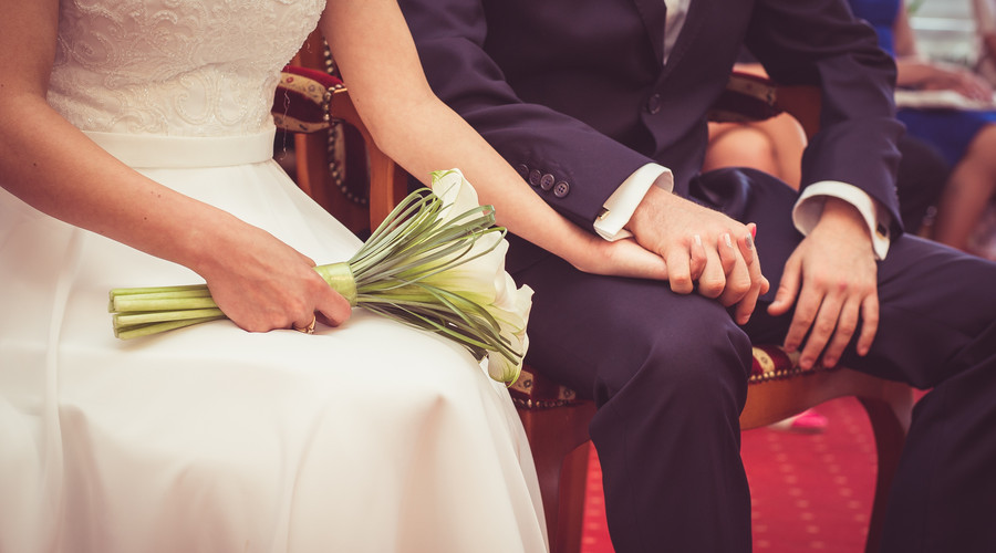 年薪百万男子VS硕士有房女孩：90后的择偶观，比我们想象得更现实