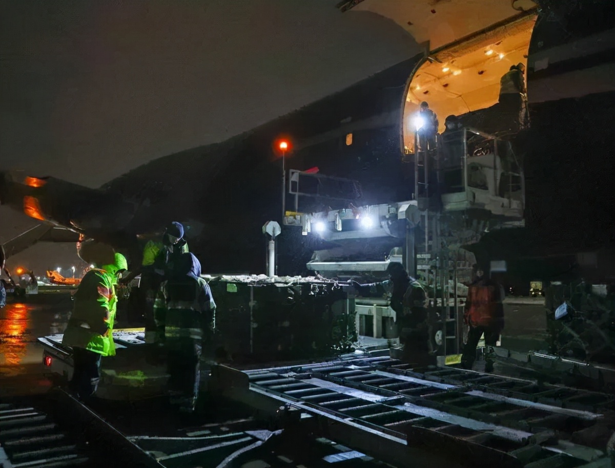 ͻ��������1��ʿ��������Ӣ���µ�ҩ��·�����ڿ�սԤ�׾���