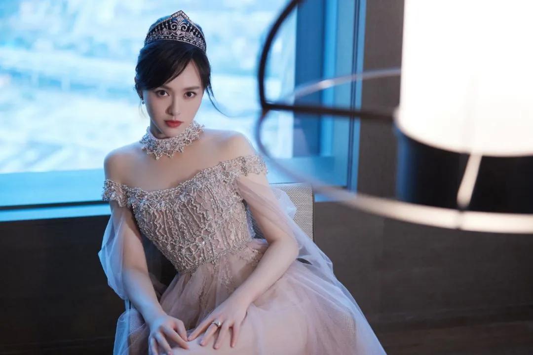 唐嫣黑白长裙宛如公主